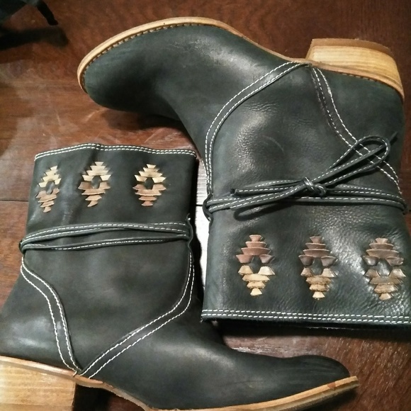 Kensie Leather Boots - Picture 2 of 8